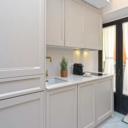 Genteel Plaza Del Museo Apartment