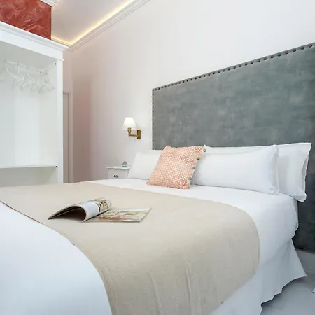 Genteel Plaza Del Museo Apartment