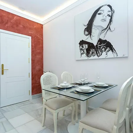 Genteel Plaza Del Museo Apartment *